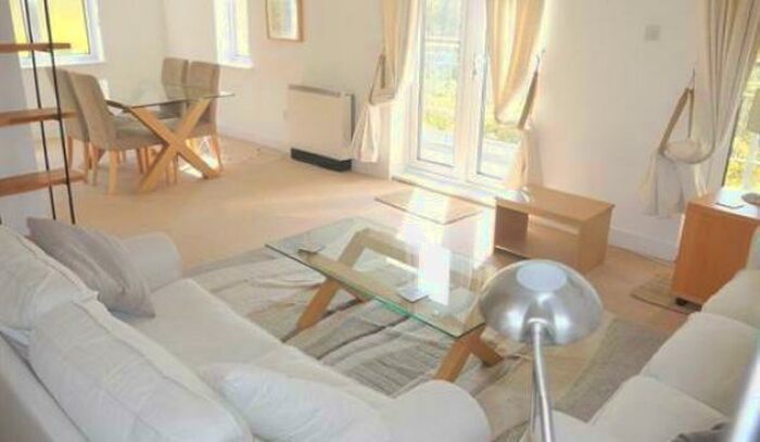 2 Bedroom Ground Flat To Rent In Grangemoor Court, Cardiff(City), CF11