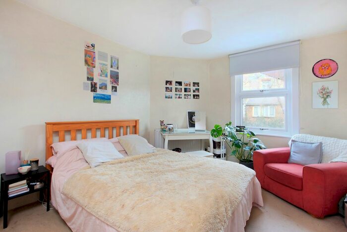 2 Bedroom Flat To Rent In Cavendish Road, Clapham South, SW12