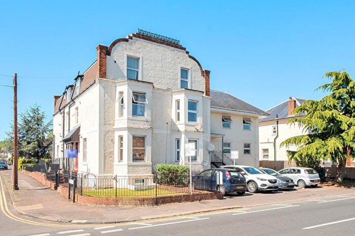 2 Bedroom Flat For Sale In Temple Road, Epsom, KT19
