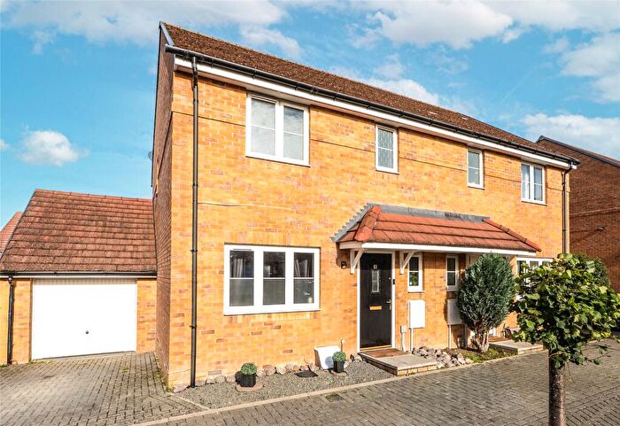 3 Bedroom Semi Detached House For Sale In Elm Park, Didcot, Oxfordshire, OX11