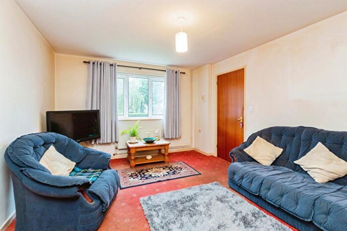 3 Bedroom End Of Terrace House For Sale In Bracken Way, Aylesbury, HP21