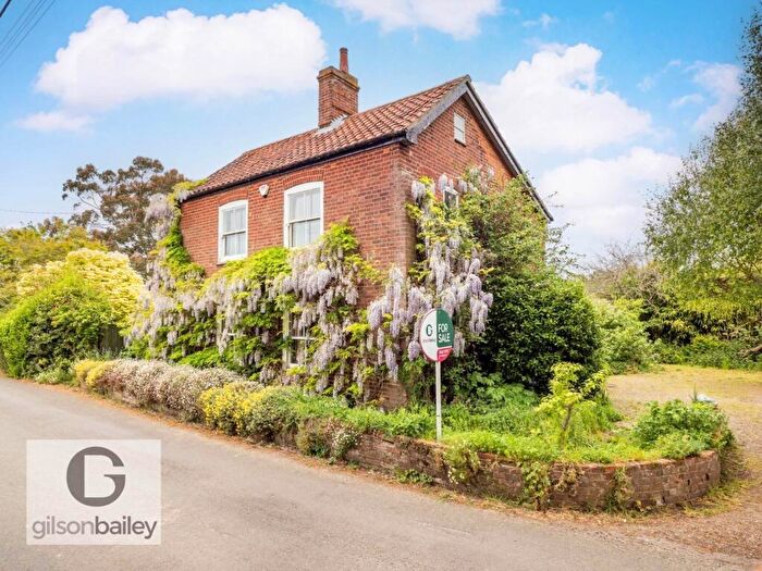4 Bedroom Detached House For Sale In Blofield Corner Road, Blofield Heath, NR13