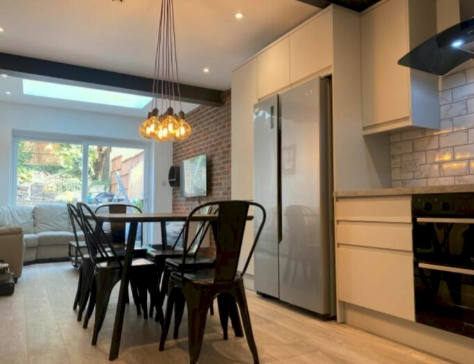 5 Bedroom Semi-Detached House To Rent In Hubert Road, Selly Oak, Birmingham, B29