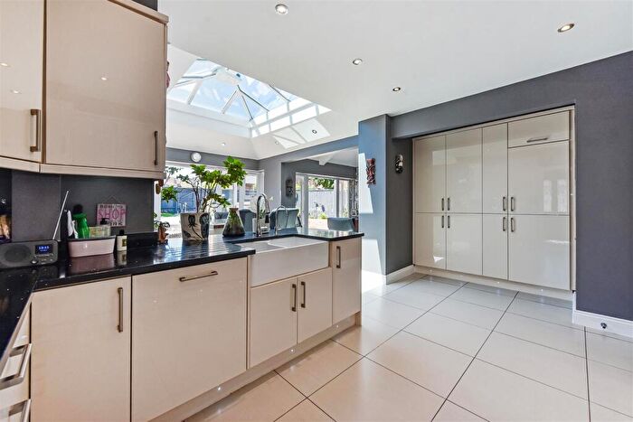 4 Bedroom Detached House For Sale In Balmoral Road, Andover, SP10