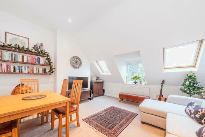 2 Bedroom Flat To Rent In Sunningfields Road, Hendon, London, NW4