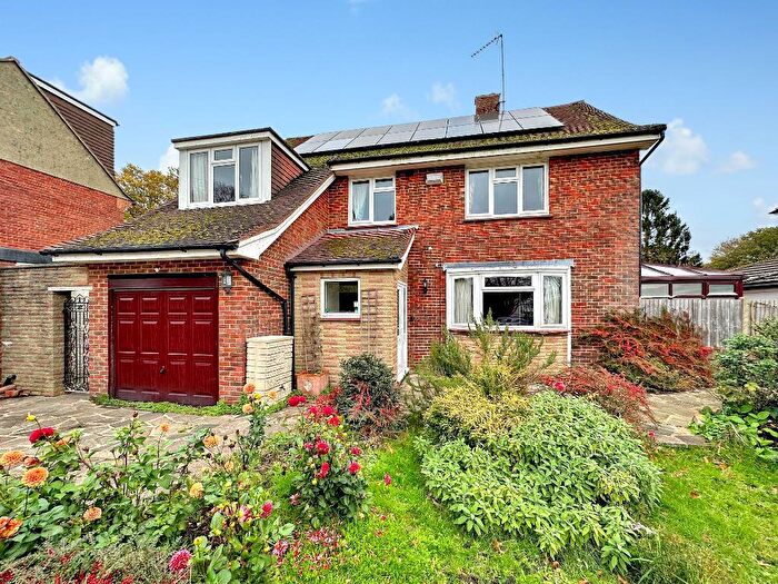4 Bedroom Detached House For Sale In Onslow Gardens, Sanderstead, CR2
