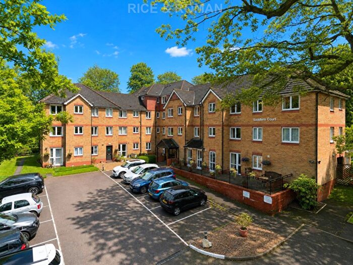 2 Bedroom Flat For Sale In Saddlers Court, Epsom, KT18