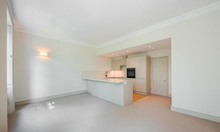 1 Bedroom Flat To Rent In St. Georges Square, London, SW1V