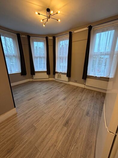 2 Bedroom Flat To Rent In Cricklewood Broadway, London, NW2