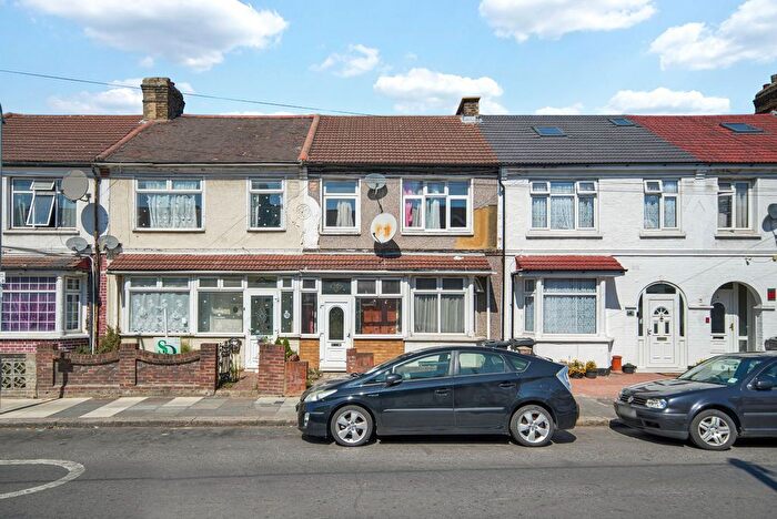 3 Bedroom Terraced House For Sale In Hickling Road, Ilford, IG1