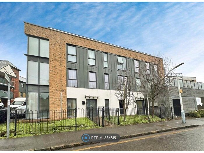 1 Bedroom Flat To Rent In Kitchener House, West Drayton, UB7