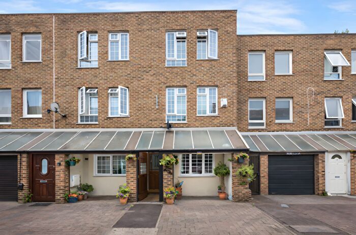 4 Bedroom Terraced House For Sale In Bruce Road, London, E3