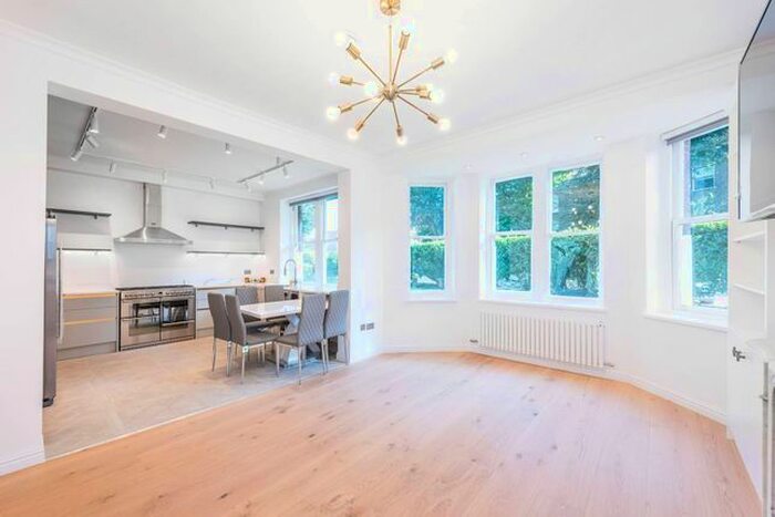 3 Bedroom Flat To Rent In Ashburnham Road, Chelsea, London, SW10