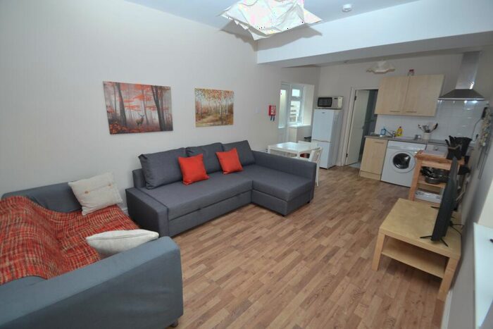 1 Bedroom Flat To Rent In Piercefield Place, Adamsdown, Cardiff, CF24