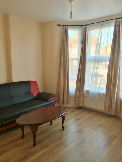 1 Bedroom Flat To Rent In Norwood Road, Southall UB2