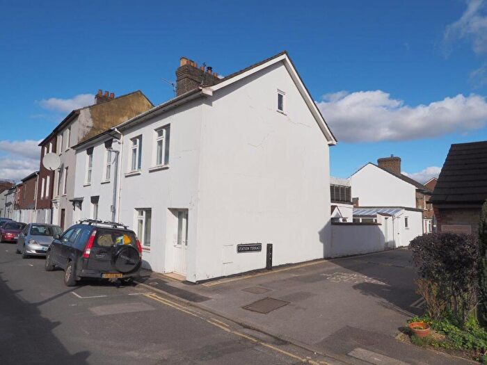 2 Bedroom Flat For Sale In Windsor Road, Salisbury, SP2