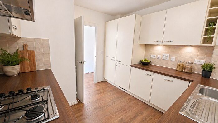 2 Bedroom Flat To Rent In Romford Road, London, E15