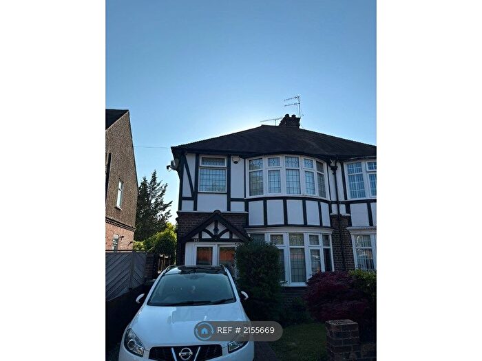 3 Bedroom Semi-Detached House To Rent In Wardown Crescent, Luton, LU2