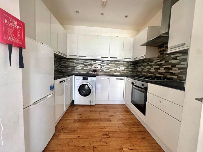 3 Bedroom Flat To Rent In Albert Road, Orpington, BR5