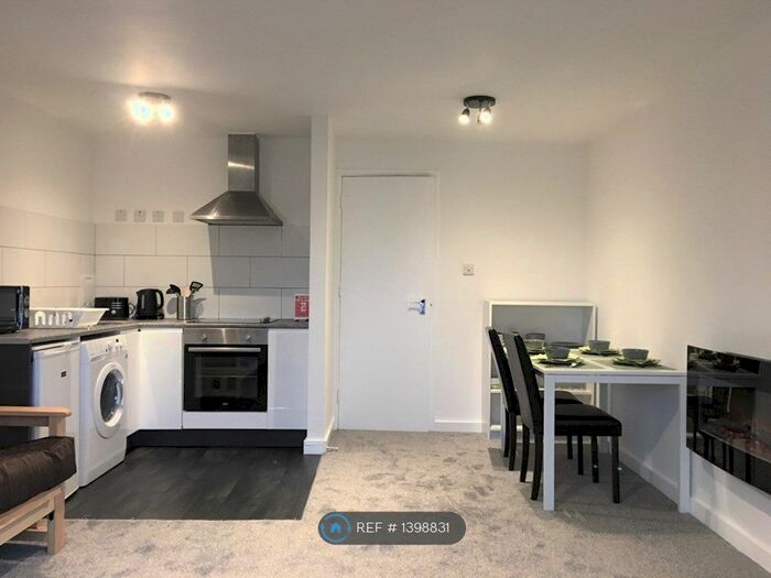 1 Bedroom Flat To Rent In Cotton Avenue, London, W3