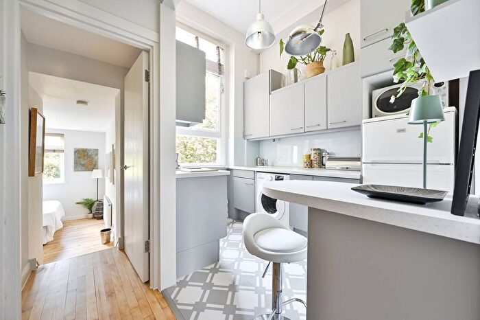 1 Bedroom Flat For Sale In Finborough Road, Chelsea, London, SW10