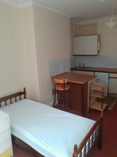 Studio To Rent In London Road, Reading, RG1