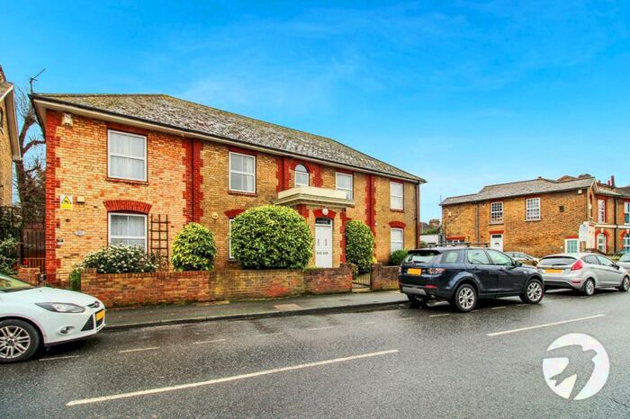 1 Bedroom Flat To Rent In Darnley Court, Darnley Road, Gravesend, Kent, DA11