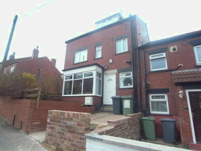 2 Bedroom End Of Terrace House To Rent In Barnbrough Street, Leeds, West Yorkshire, LS4