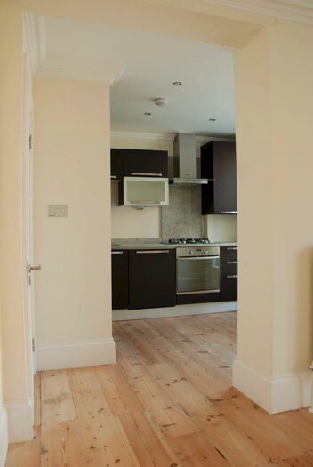 2 Bedroom Flat To Rent In Alexander Road, Holloway, London, N19