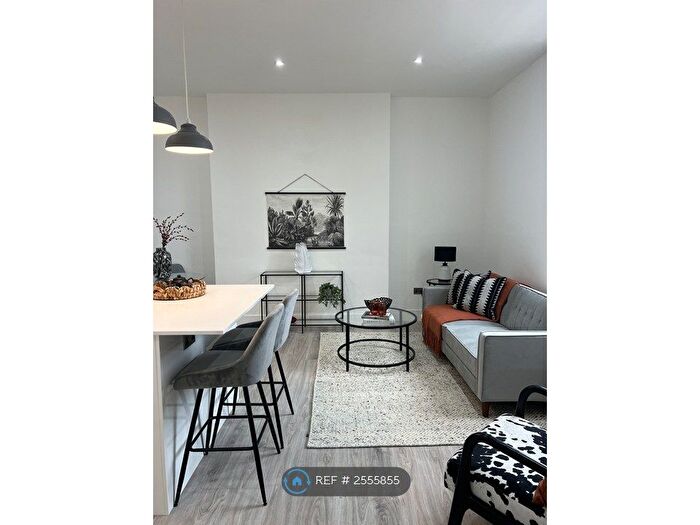 2 Bedroom Flat To Rent In Park Hill, London, SW4