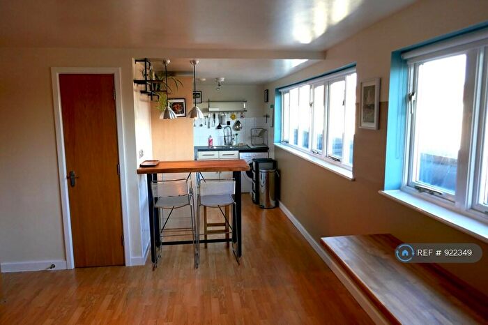 2 Bedroom Flat To Rent In Waterloo Road, Bristol, BS2