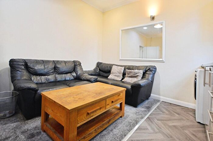 2 Bedroom Flat To Rent In Norman Road, East Ham, London, E6