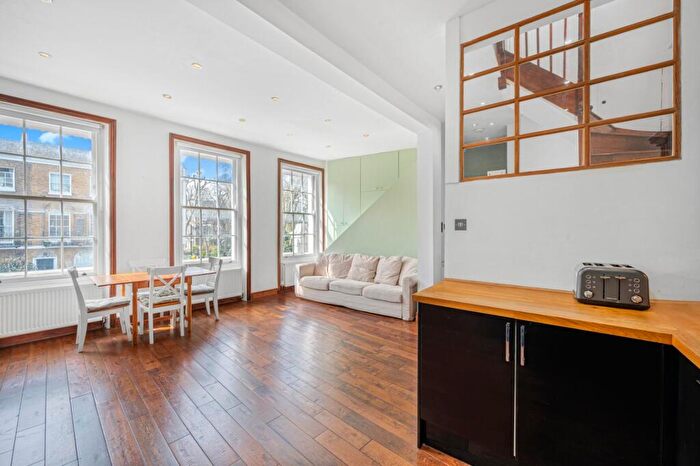 3 Bedroom Maisonette To Rent In Barnsbury Road, Angel, N1