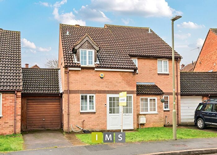2 Bedroom Semi-Detached House For Sale In Harrier Way, Bicester, OX26