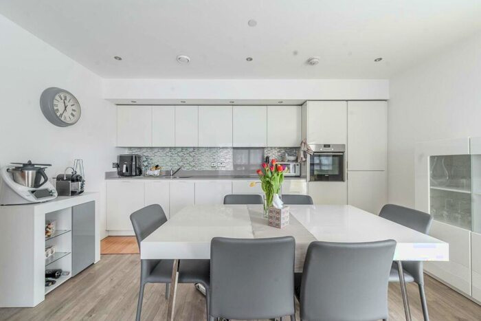 2 Bedroom Flat For Sale In Lyon Road, Harrow On The Hill, Harrow, HA1