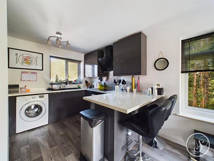 2 Bedroom Flat To Rent In Blackmoor Court, Leeds, LS17