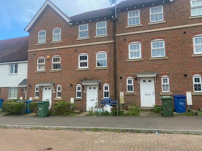 4 Bedroom Town House To Rent In Easton Drive, Great Easthall, ME10