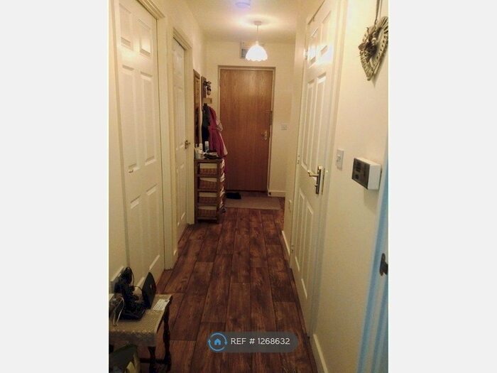 2 Bedroom Flat To Rent In Mole Court, Wilnecote, Tamworth B77