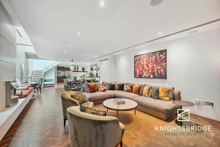 4 Bedroom Town House To Rent In Cheval Pl, Knightsbridge, SW7