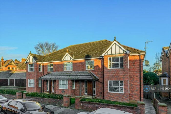 2 Bedroom Flat To Rent In Oaklands Road, Bedford, MK40