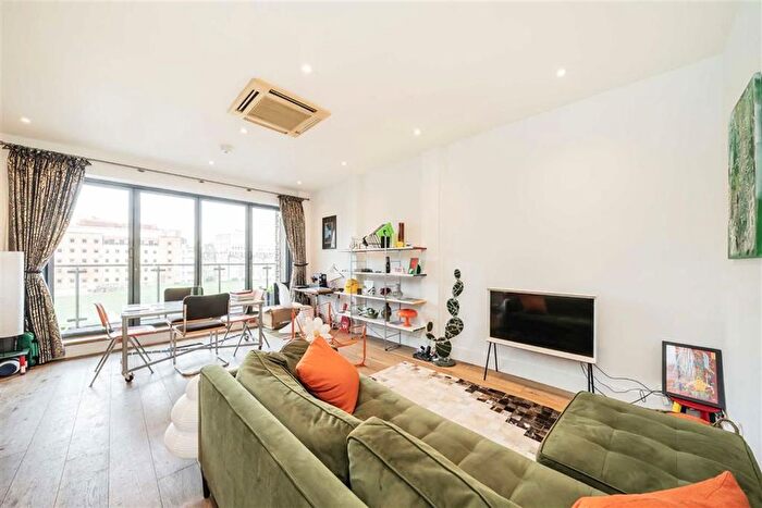 2 Bedroom Flat For Sale In City Road, London, EC1Y