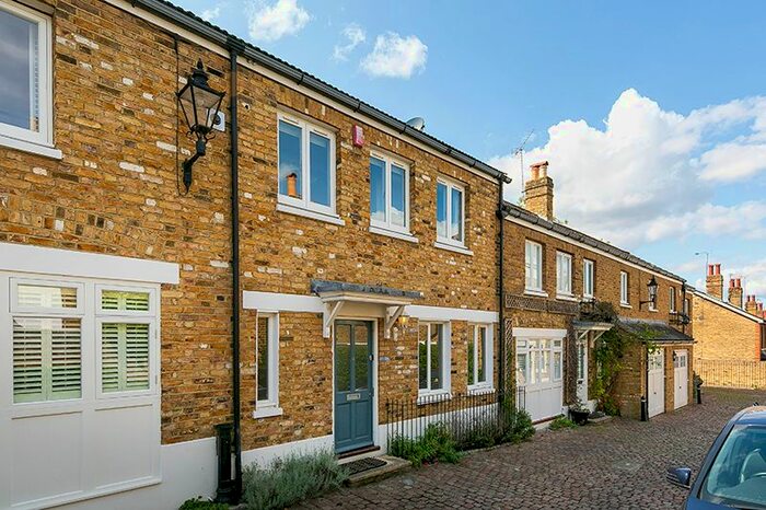 2 Bedroom Mews To Rent In Preston Place, Richmond, TW10