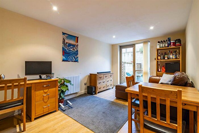 2 Bedroom Apartment To Rent In **£pppw Excluding Bills** Ropewalk Court, Nottingham, NG1