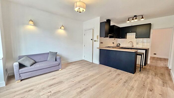 3 Bedroom Flat For Sale In Gunnersbury Avenue, Acton, W5