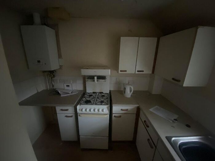 1 Bedroom Flat For Sale In Hinds Head, High Street, Lambourn, Hungerford, Berkshire, RG17