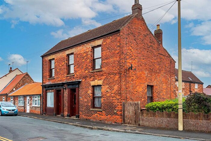 5 Bedroom End Of Terrace House For Sale In Station Road, Ottringham, Hull, HU12