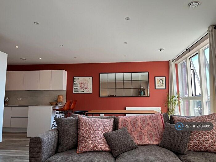 3 Bedroom Flat To Rent In Scena Way, London, SE5