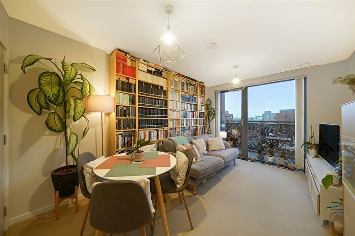 2 Bedroom Flat To Rent In Pioneer Court, London, E16