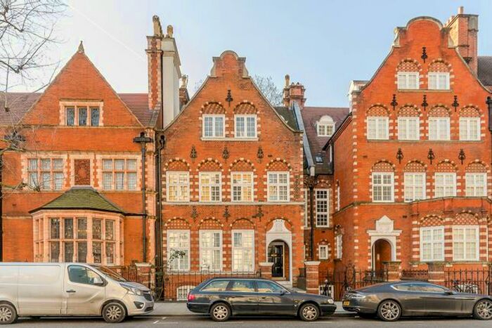 1 Bedroom Flat To Rent In Collingham Gardens, Earls Court, London, SW5