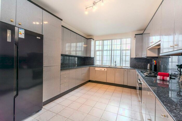 5 Bedroom Flat To Rent In Park Road, St John's Wood, London, NW8